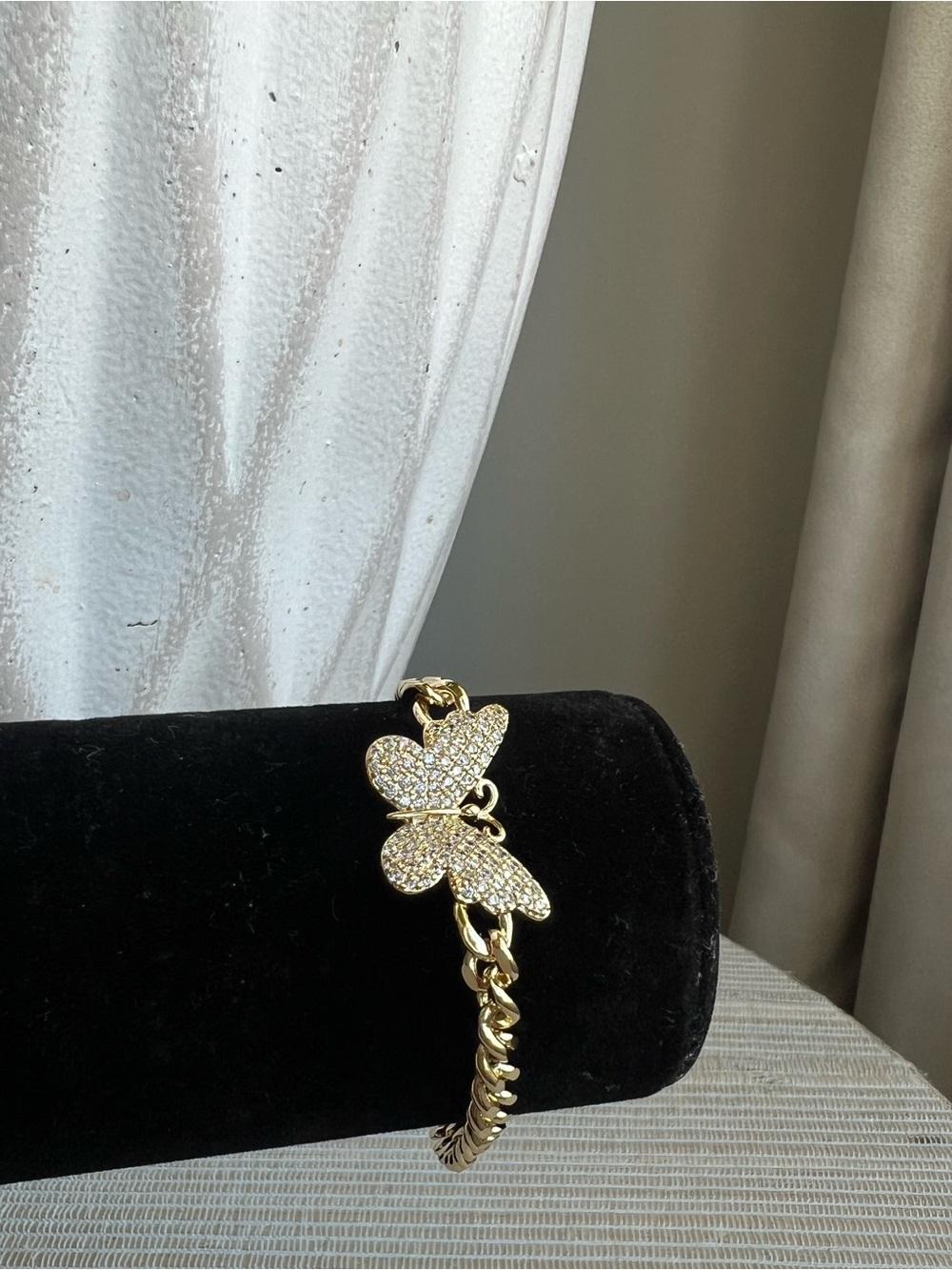 Pavé butterfly Cuban link gold bracelet